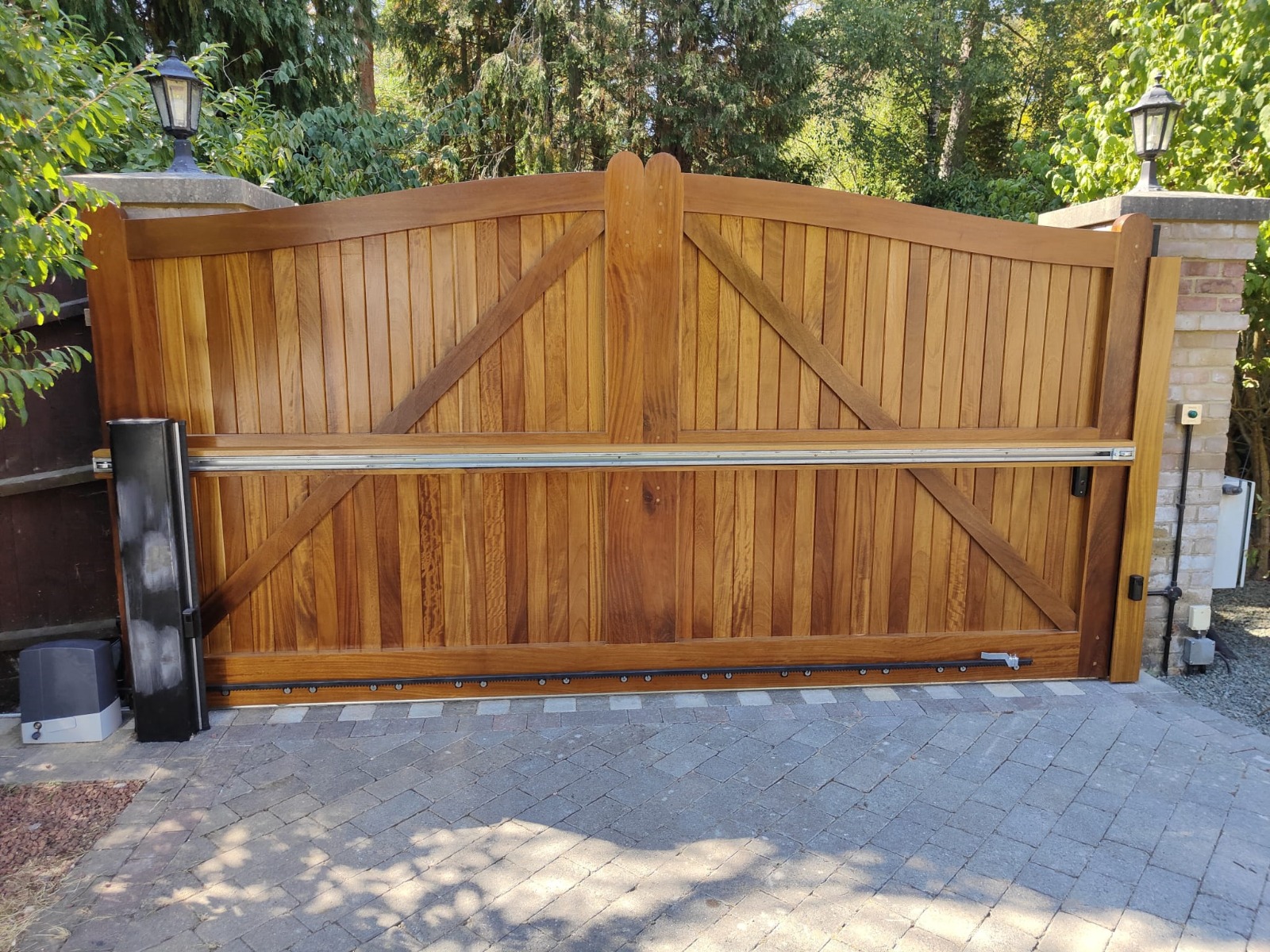 Traditional Style Wooden Electric Gates