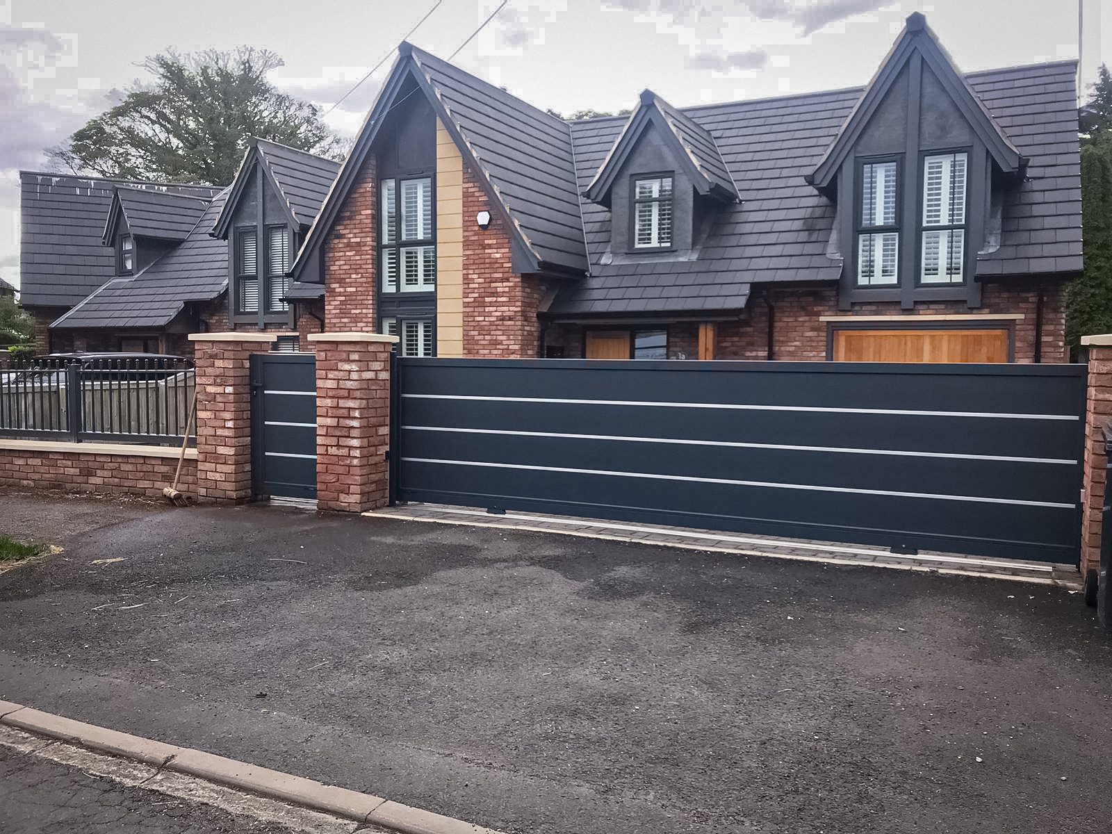 sliding-aluminium-gates